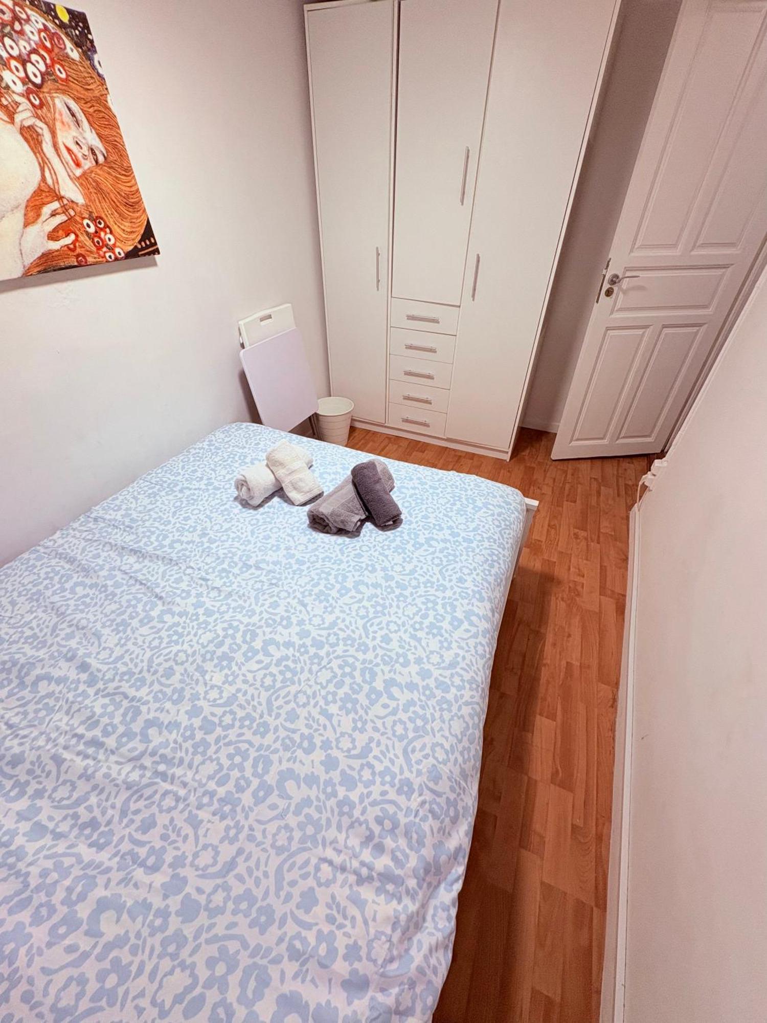Stunning Flat For 6 People 3 Blocks From The Beach Plus Welcome Breakfast Barcelona Exterior foto