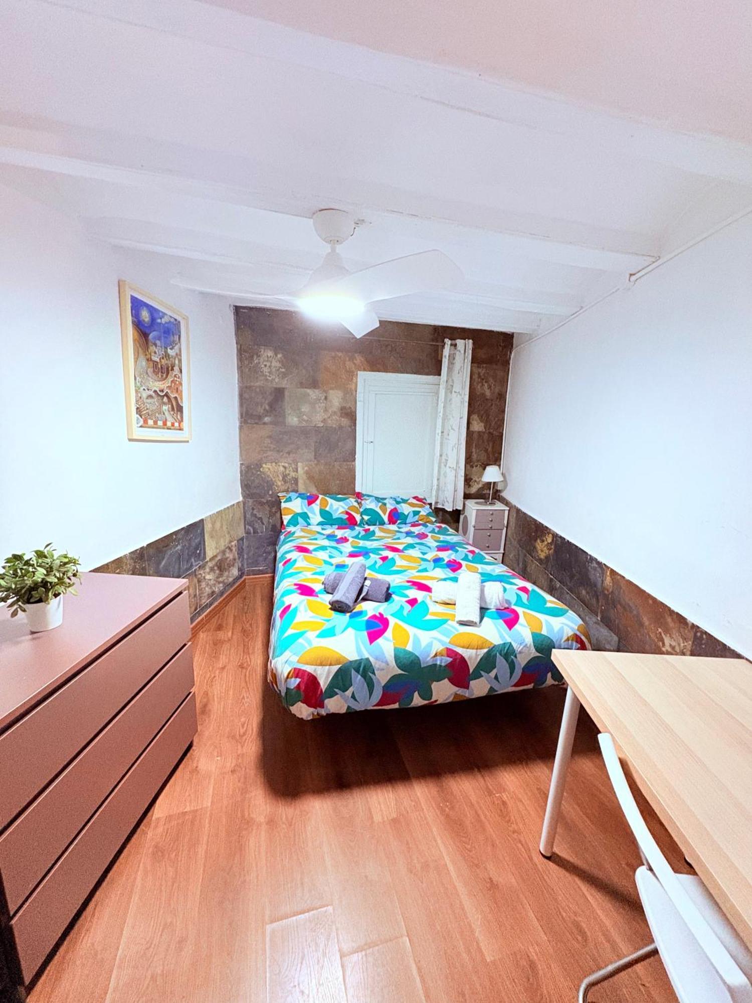 Stunning Flat For 6 People 3 Blocks From The Beach Plus Welcome Breakfast Barcelona Exterior foto